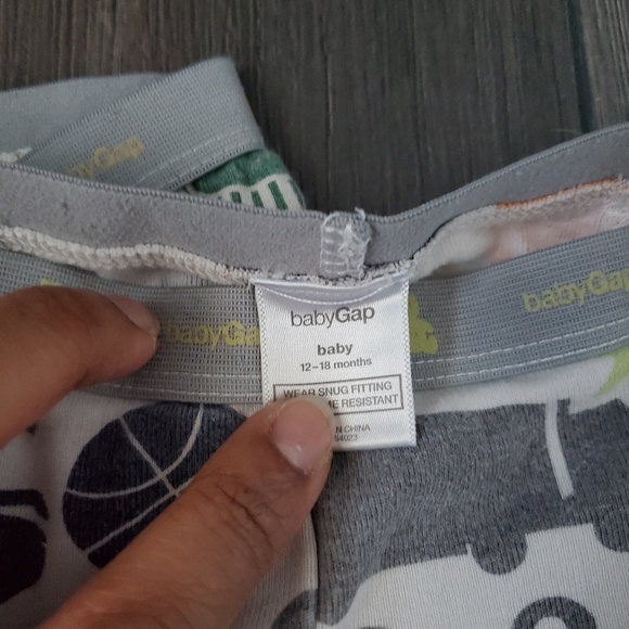 *SOLD*Free With Purchase* 12-18M GAP Pajamas - Picture 3 of 3